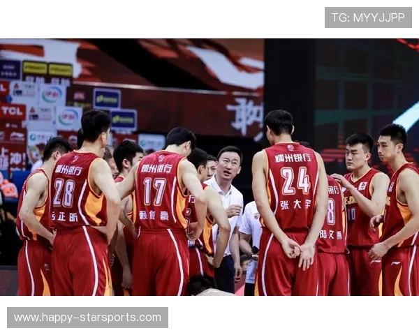 中国男篮备战新赛季迎强敌挑战，主教练调整阵容力求突破